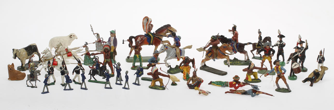 FIGURER bland annat ELASTOLIN, LEYLA, BREVETT och PLASTINOL. Cirka 20 stycken.