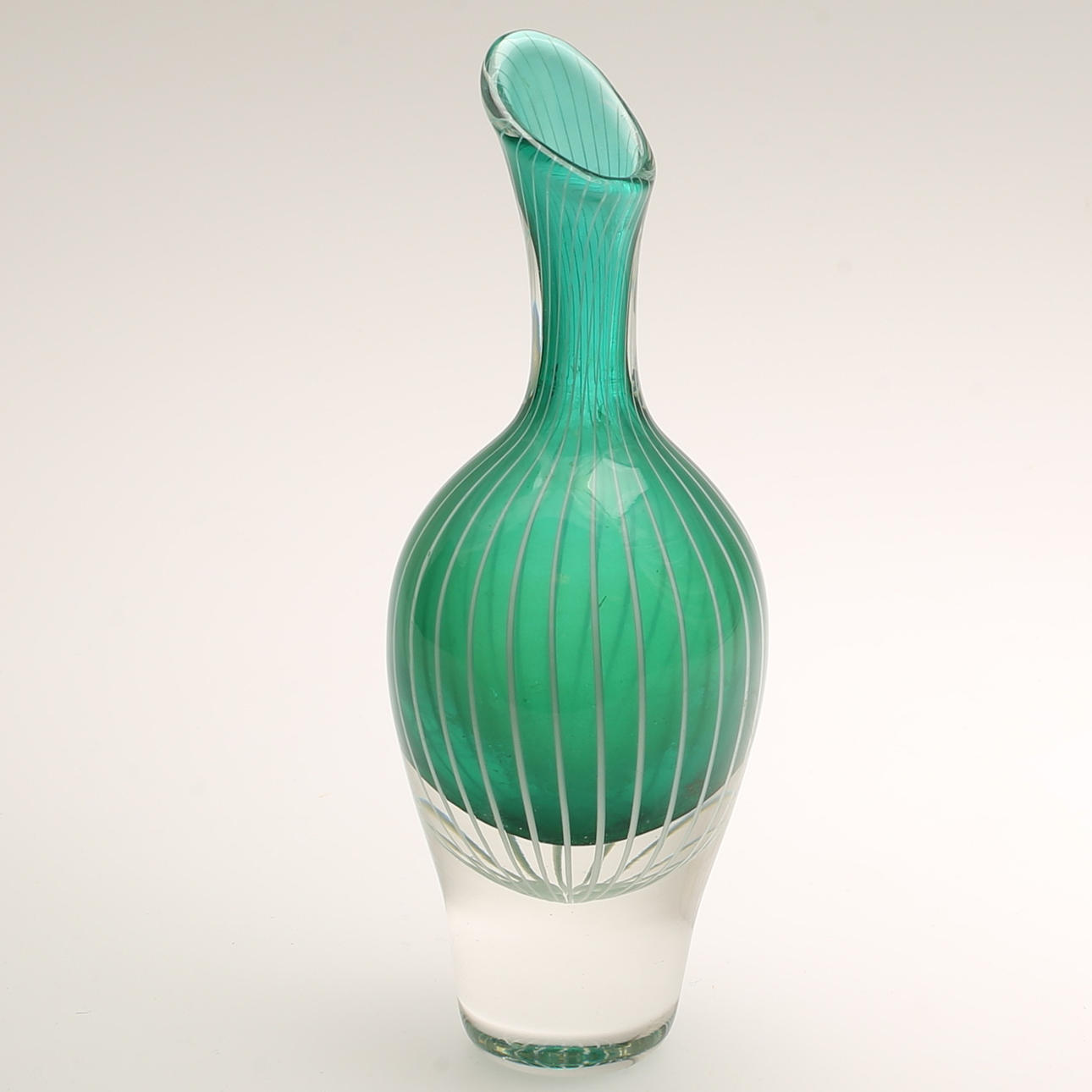 VAS, glas, signerad.