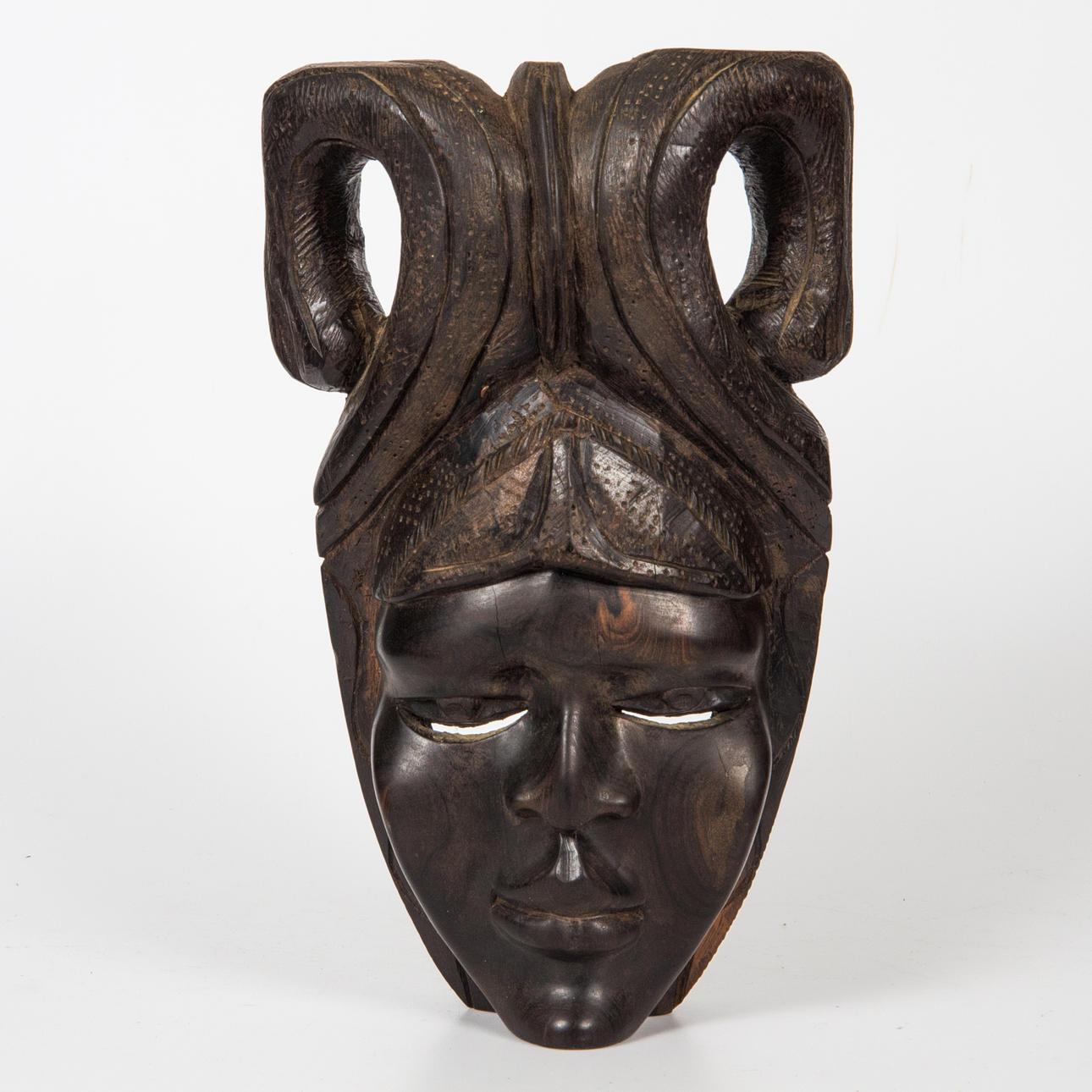 MÁSCARA, madera tallada, Asia.