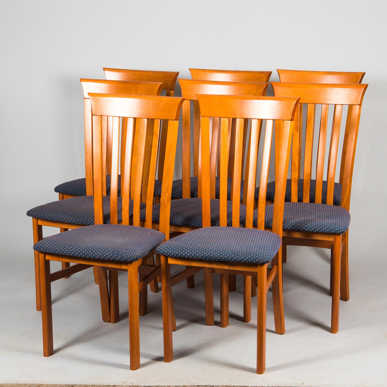 CHAIRS, 8 pieces, walnut, 1900/2000s. Furniture - Armchairs & Chairs ...