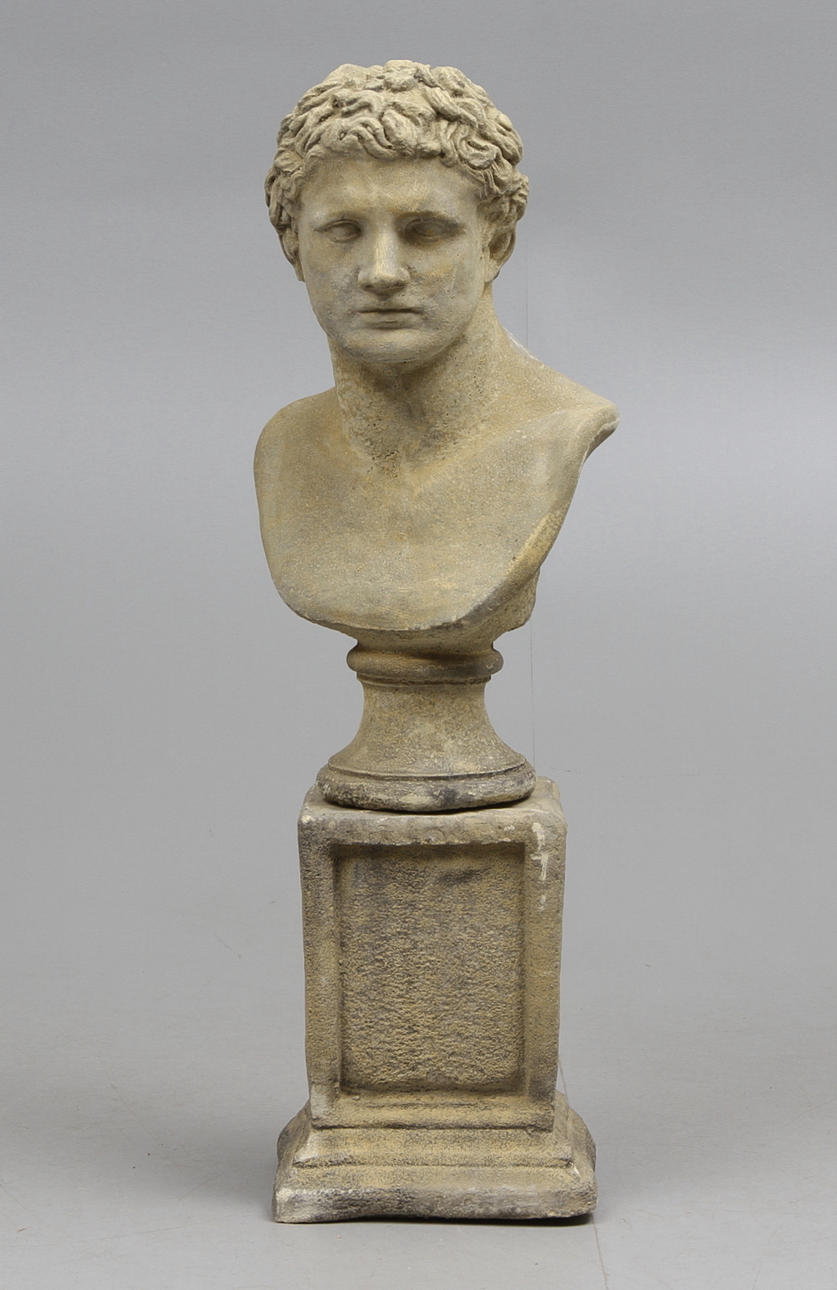 TRÄDGÅRDSSKULPTUR, byst efter antiken, sten, 2000 tal.