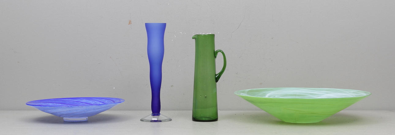 GLASFÖREMÅL, 4 delar, bl.a. Boda Nova.