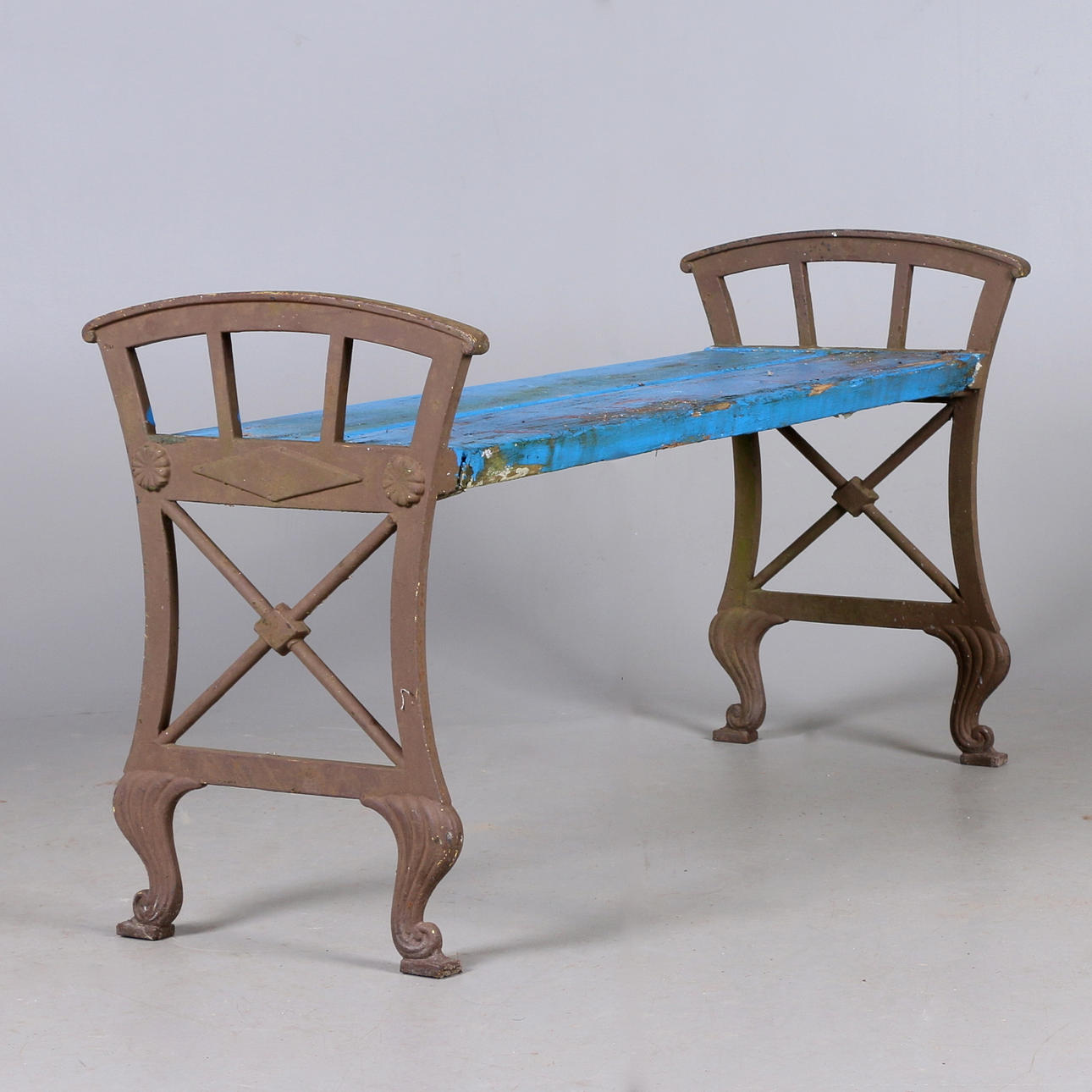 PARKBÄNK, gjutjärn, samtida.