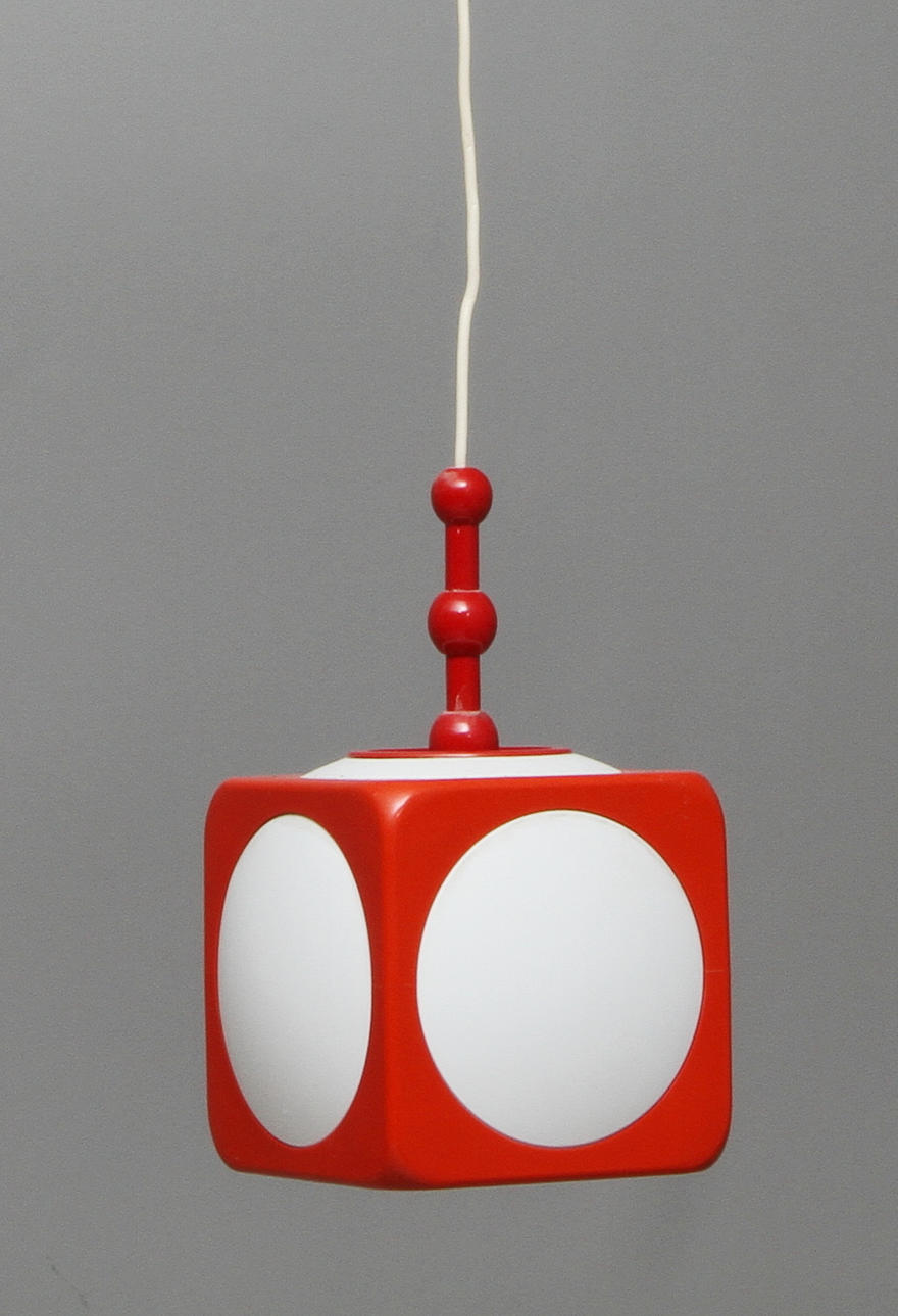 TAKLAMPA, plast, 1900-talets andra hälft.