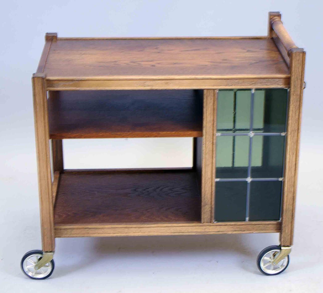 SERVERINGSVAGN, ek, med skåp.