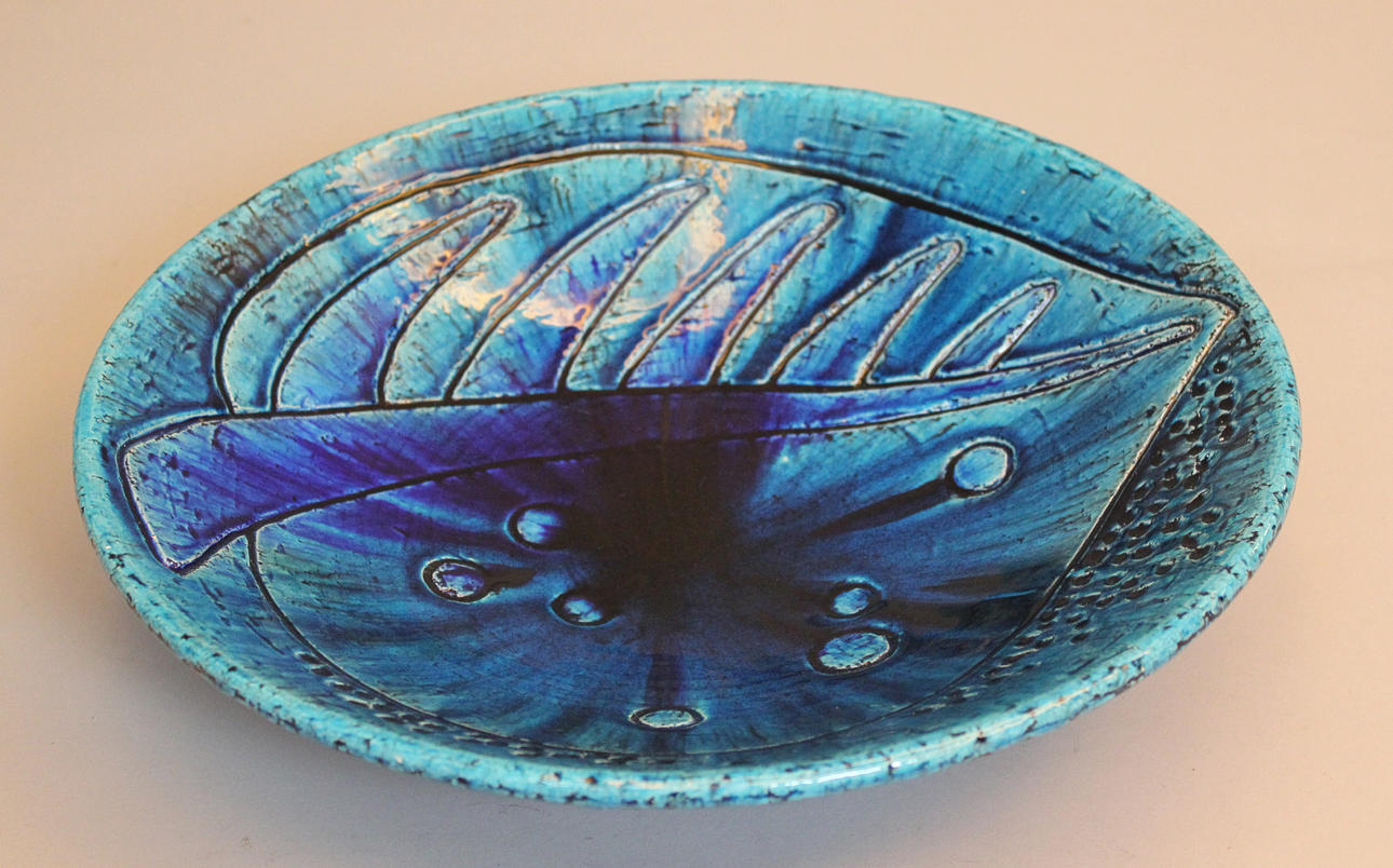 CHARLOTTE HAMILTON. Fat i chamotte. Rörstrand, Sweden. Signerad C H.