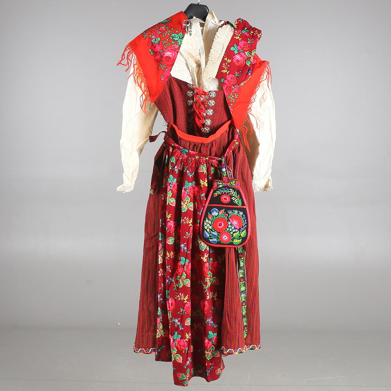 FOLKDRÄKT, 7 delar, Dalarna, 1930-tal.