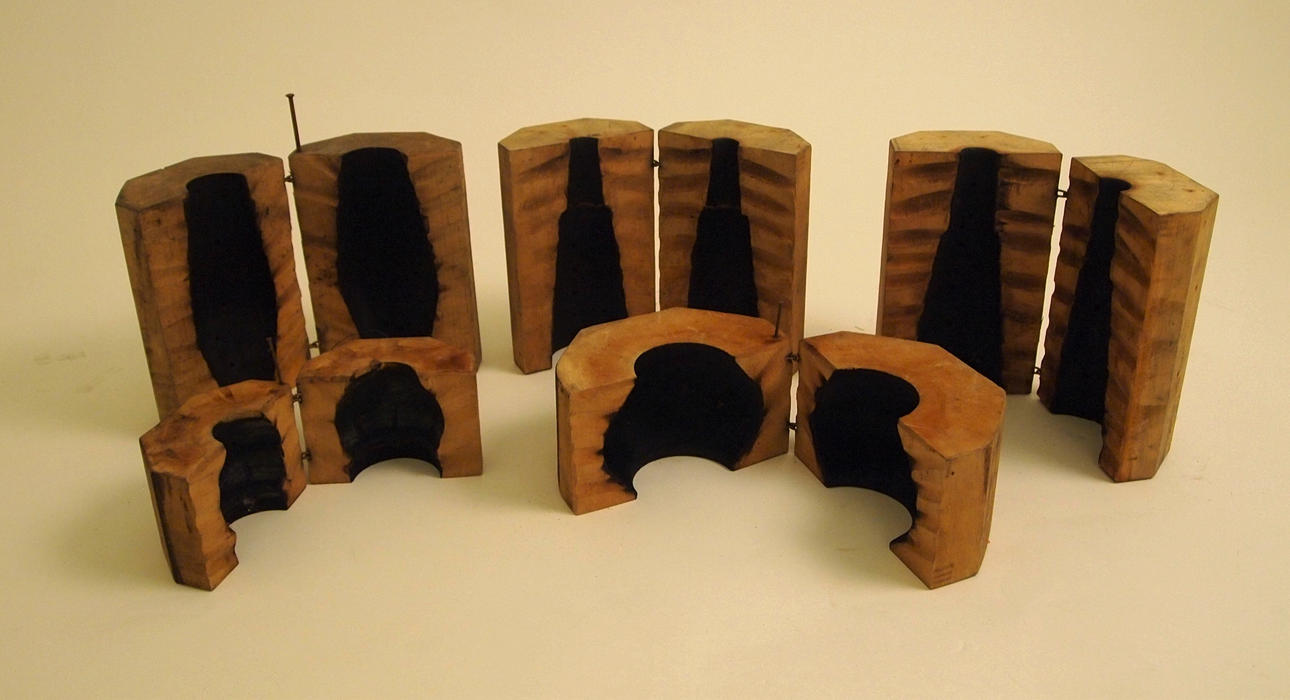 CINCO MOLDES DE MADERA PARA SOPLADO DE VIDRIO.