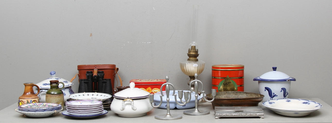 KERAMIK och METALL, bl.a. Husqvarna, Gustafsberg samt LAMPFOT, fotogen.