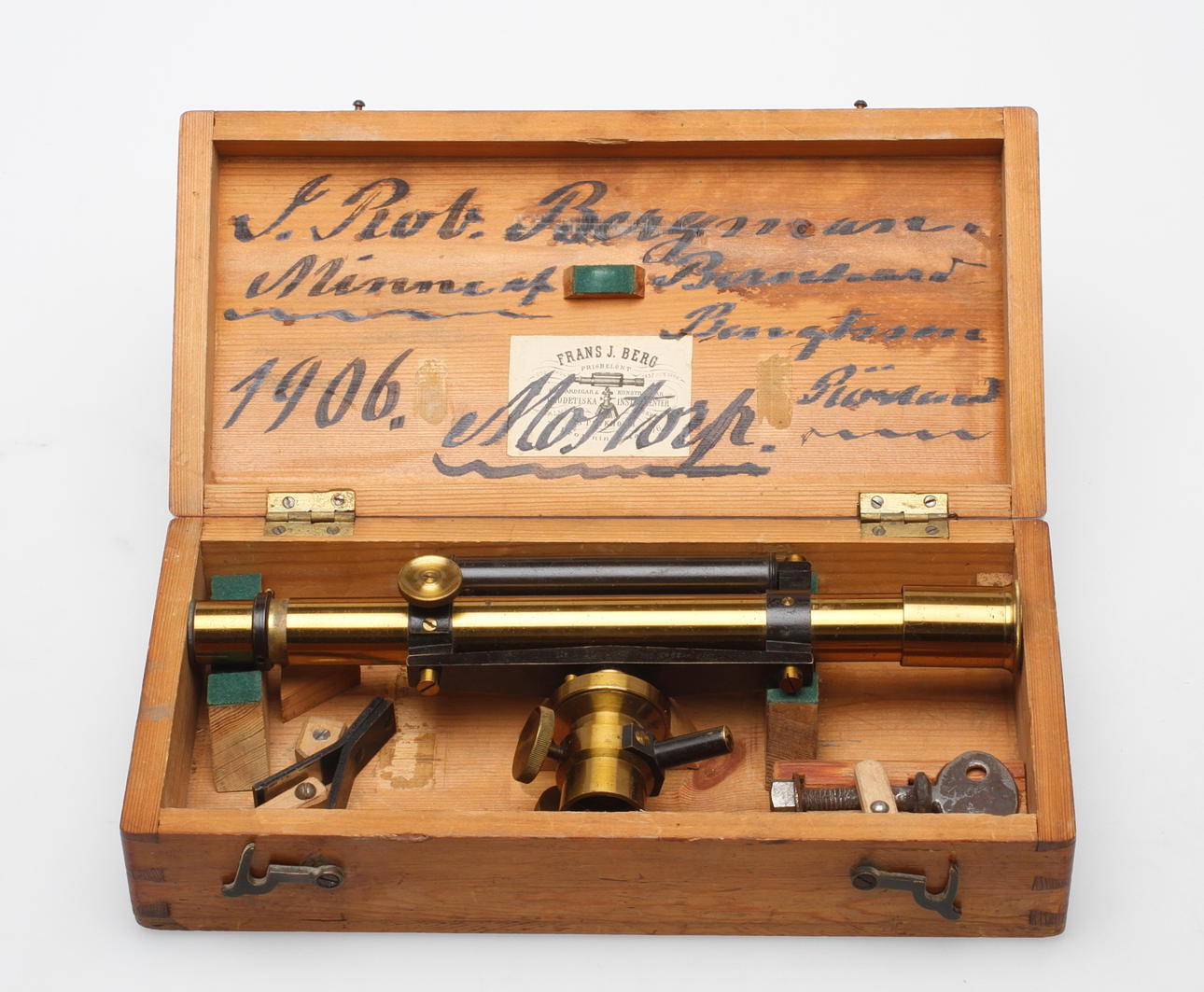 KIKARE, mässing, Frans J. Berg, Stockholm, 1900-talets första hälft.