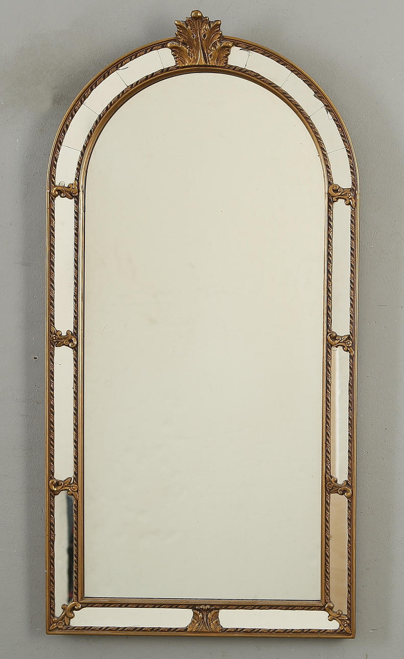 ESPEJO, con cristal canteado, siglo XX.