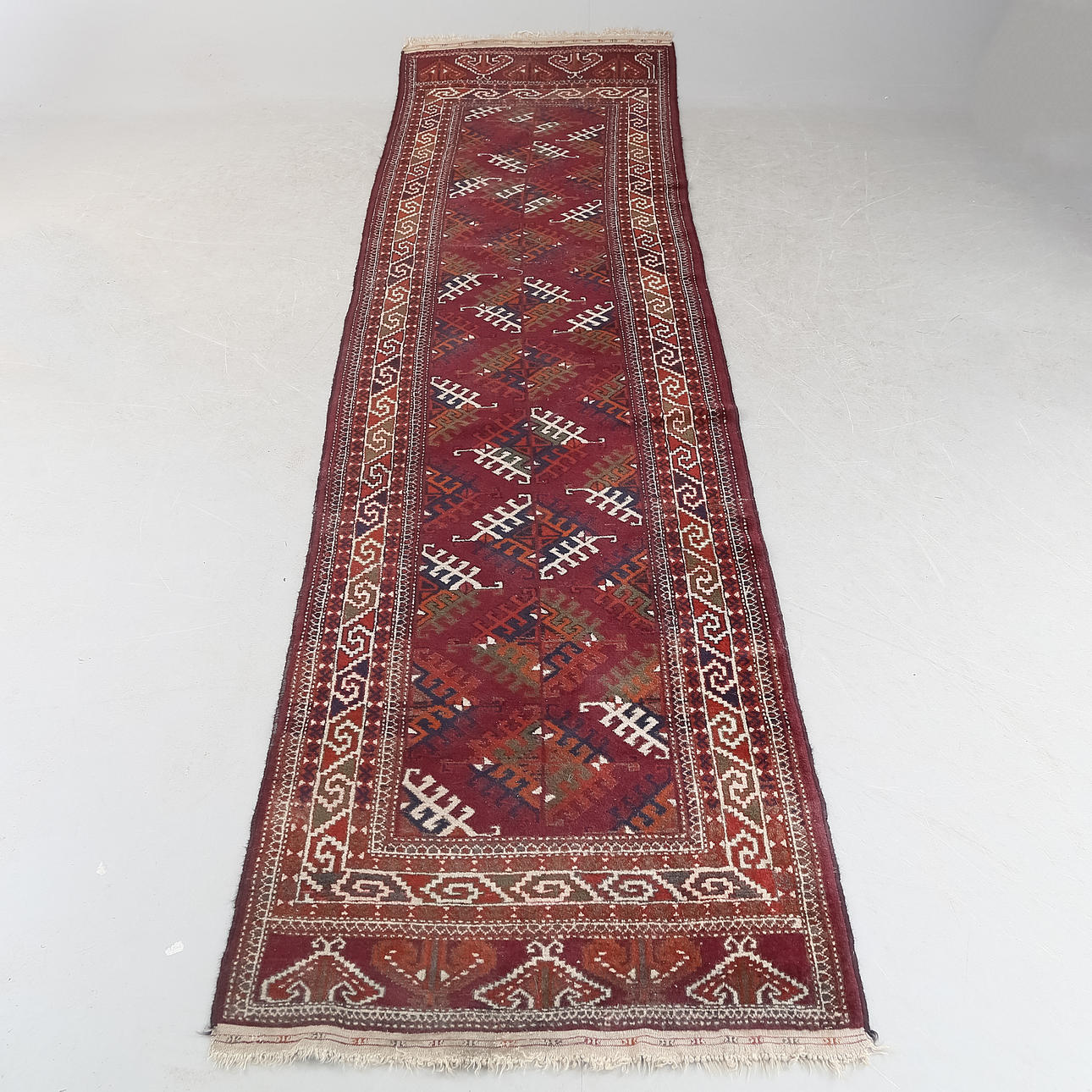 MATTA, ca 303x82 cm.