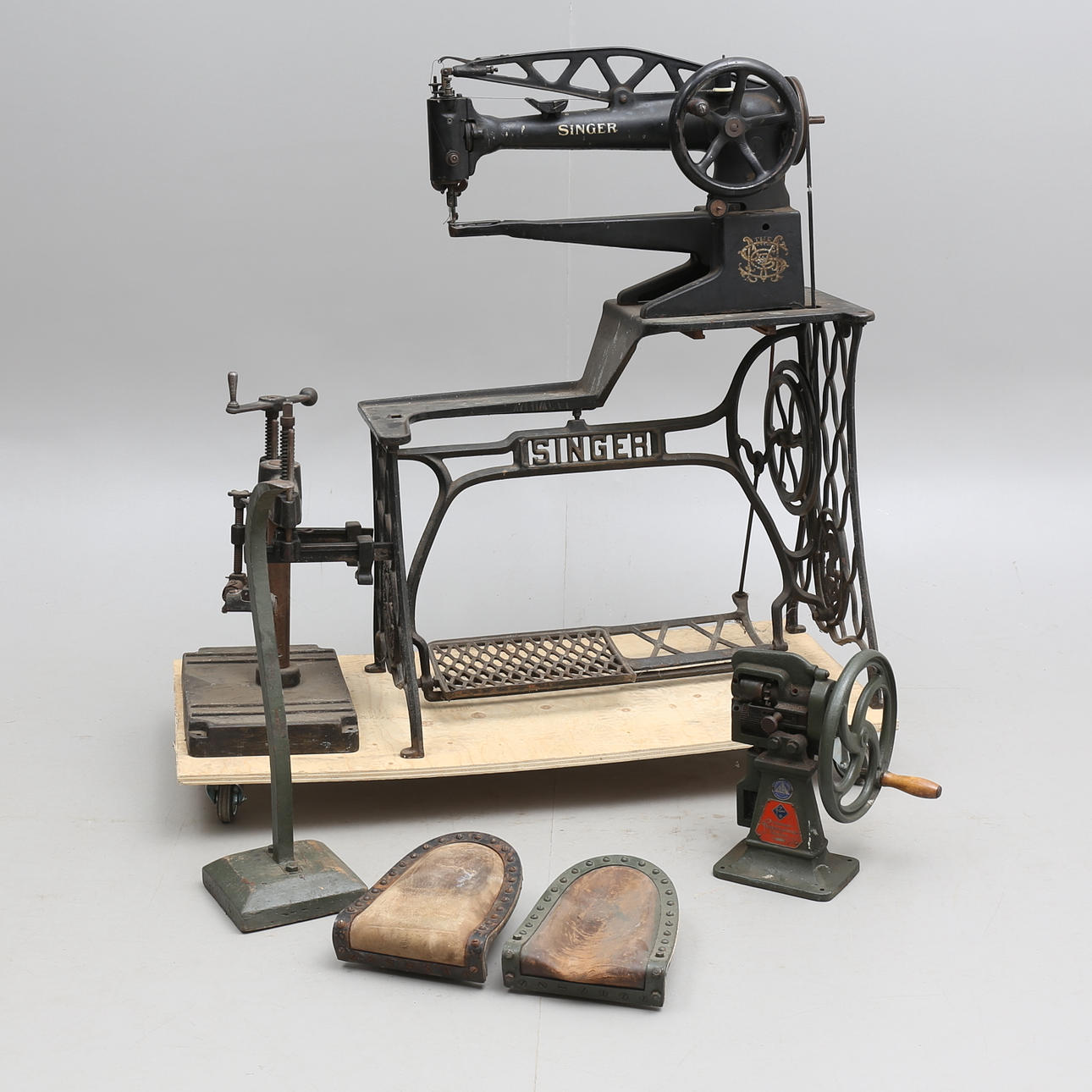 SCHUHMASCHINEN, 4 Stück, 1900er Jahre.