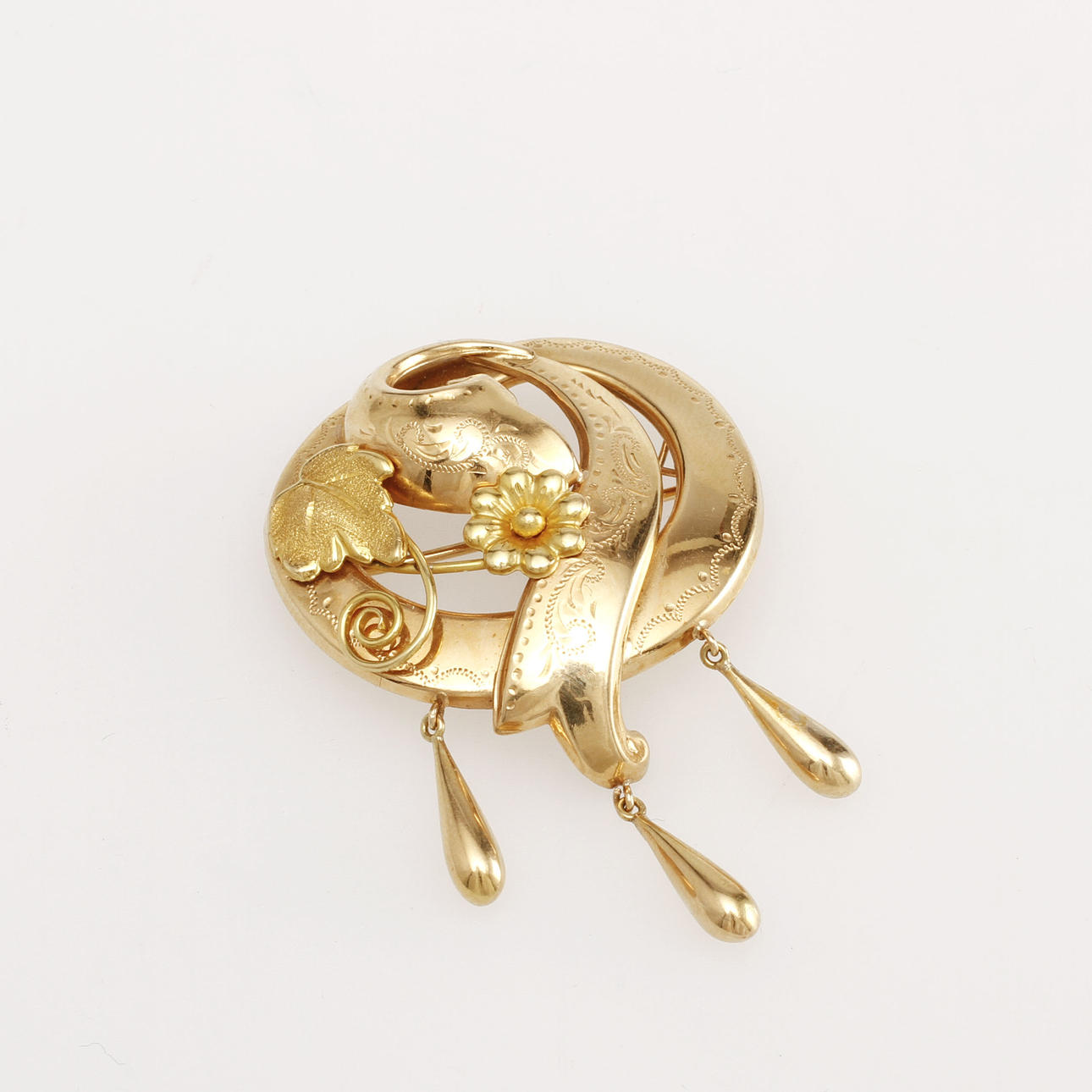 BROOCH, 18 K gold. Weight 10 grams.