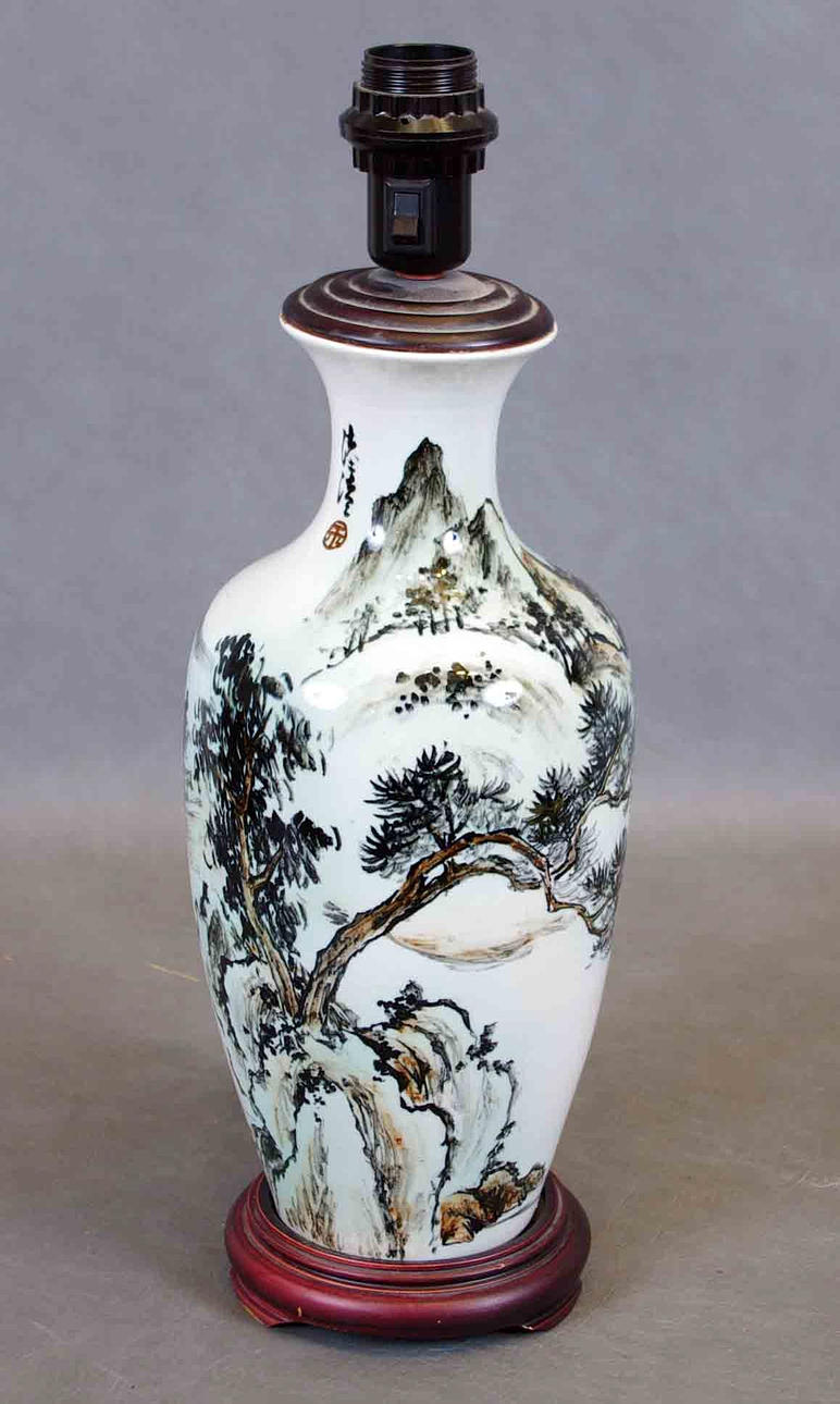 BORDSLAMPA, Kina, 1900-tal.