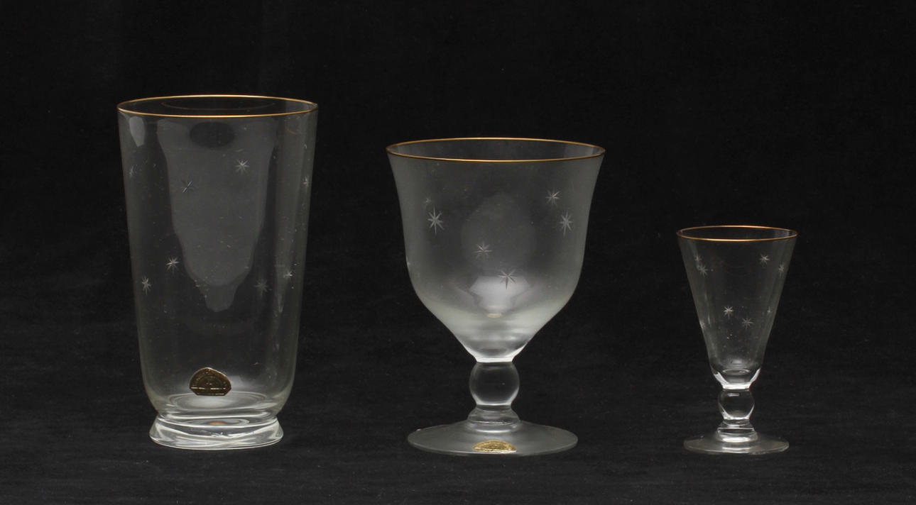 GLASSERVIS, 33 dealr, Smålandsalster, Kosta.