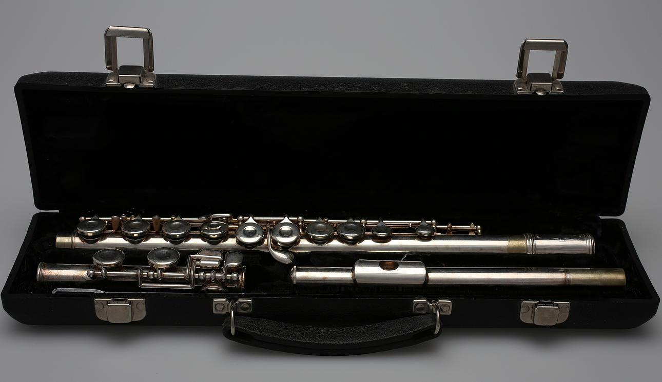 TVÄRFLÖJT MED TILLHÖRANDE HÅRT FODRAL, King Cleveland.