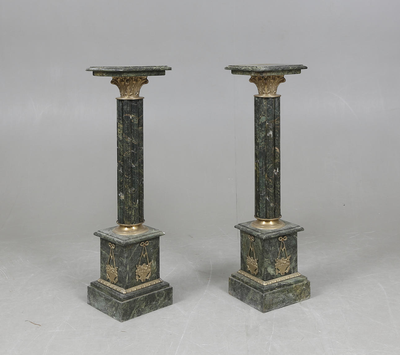 PEDISTALER, ett par, empirestil, 1900-tal.