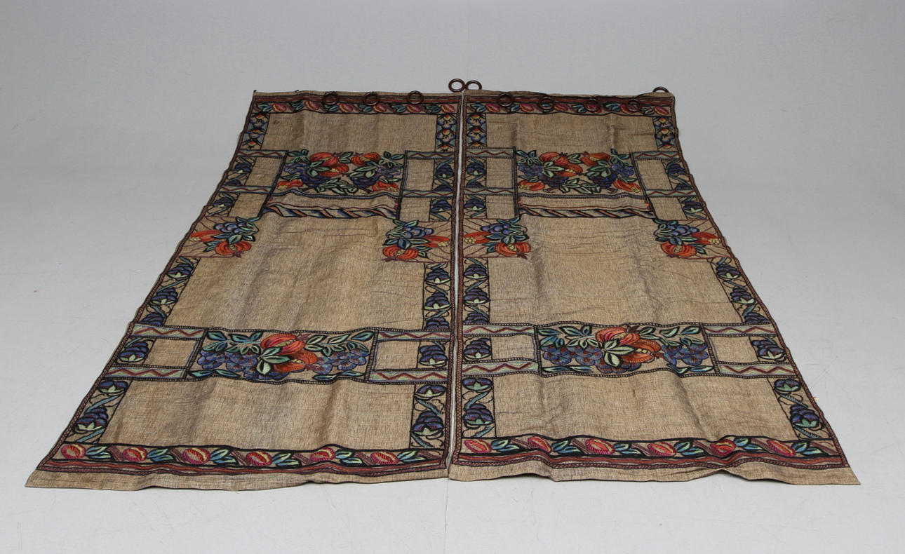 DARPERI, ett par, 1930-tal, ca 200x80 cm.