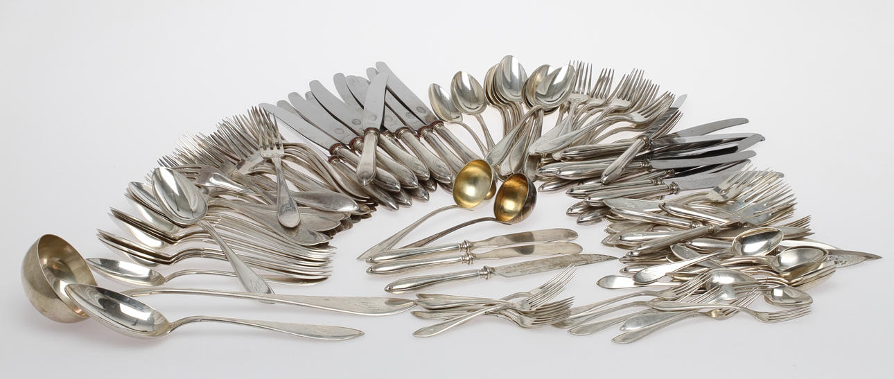 BESTICKSERVIS, silver, 139 delar, modell Svensk spets, till största del K Andersson Stockholm, 1900-tal. Tot vikt ca 7660 gram.