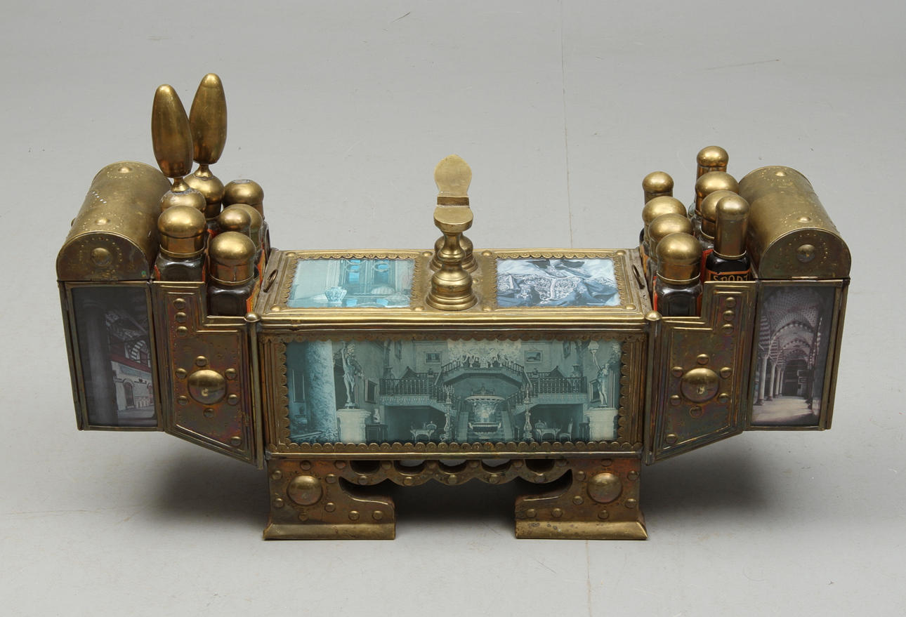 SKOPUTSARLÅDA, orientalisk, 1900-talets andra hälft.