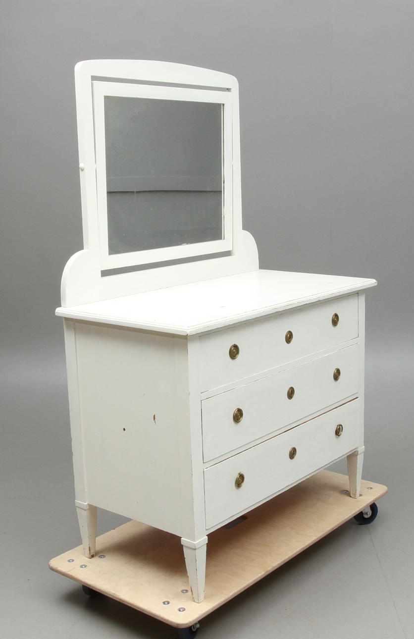SPEGELBYRÅ, gustaviansk stil, tidigt 1900-tal.