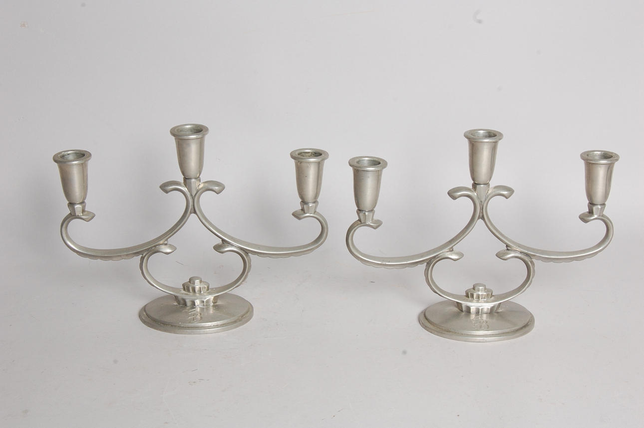 KANDELABER, 1 par, tenn, 1930-tal.