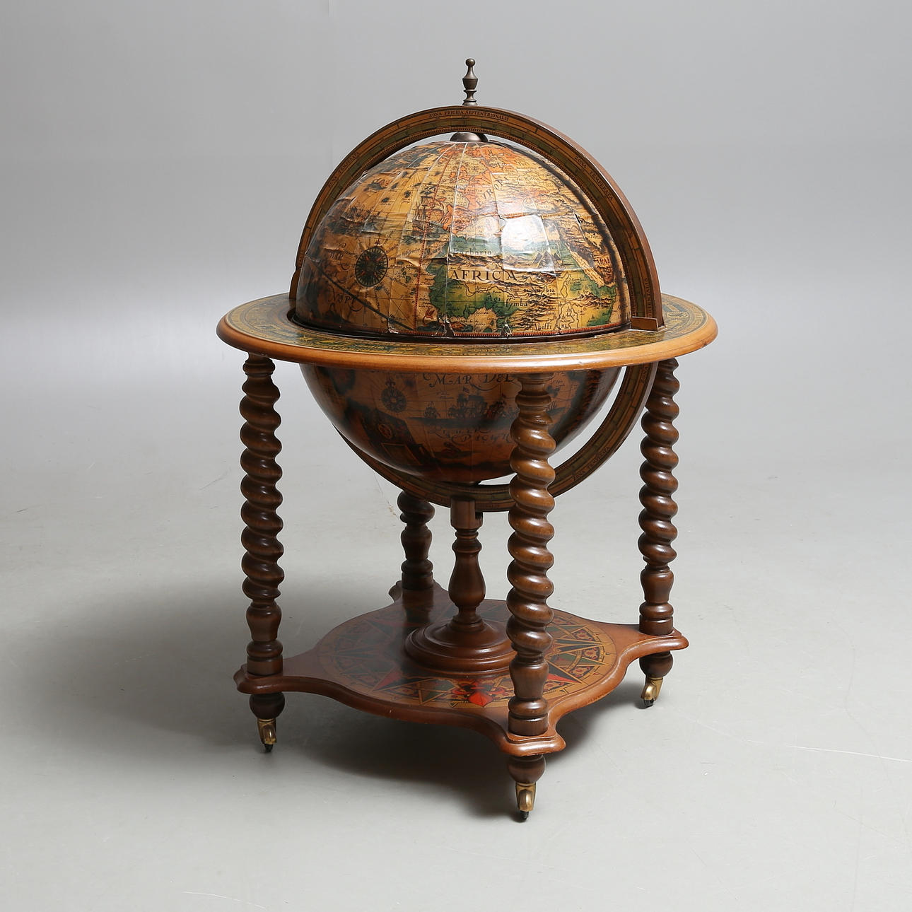 MUEBLE BAR, en forma de globo, finales del siglo XX.