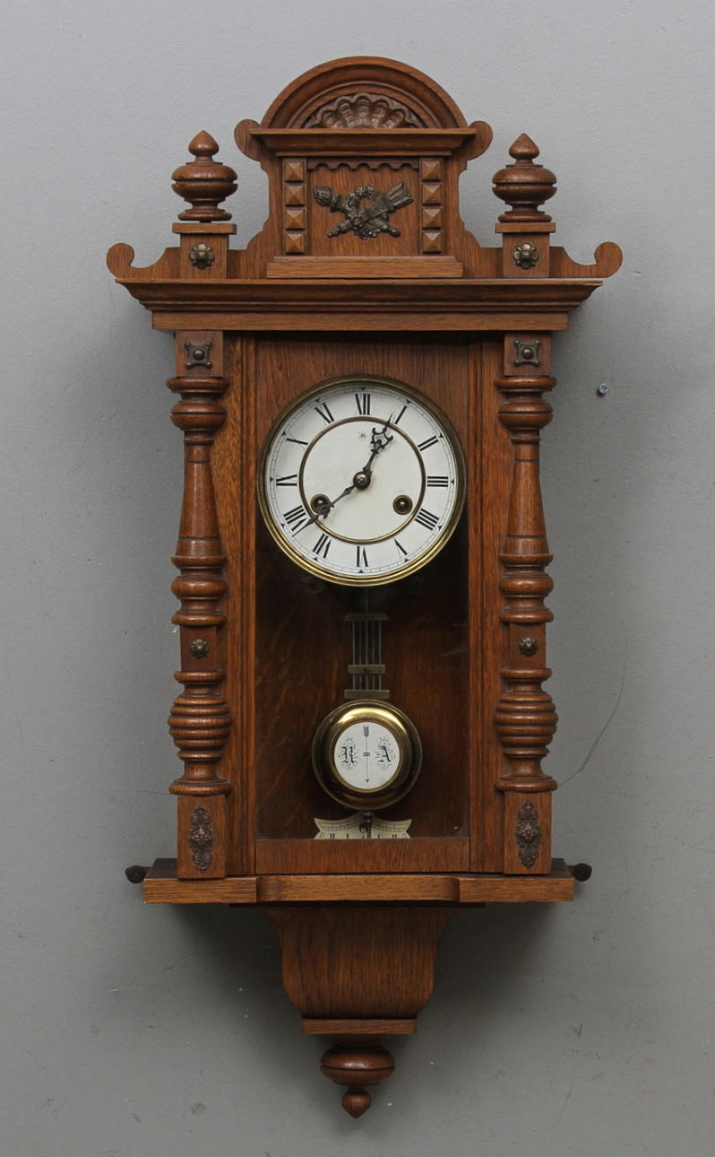 VÄGGUR, ek, Junghans, 1900 talets början.