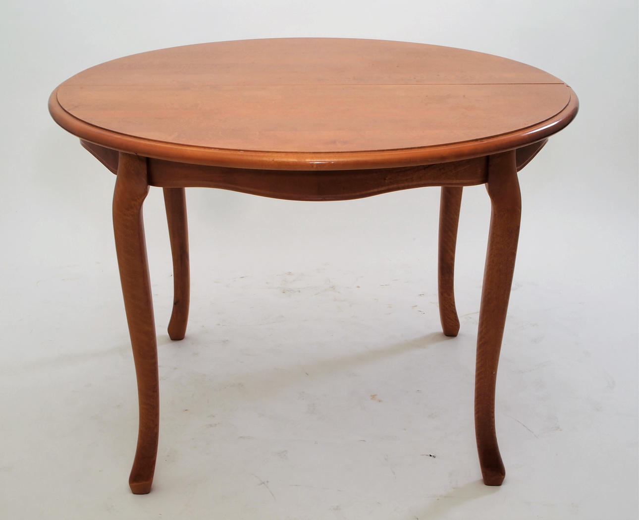 Ruokapöytä, koivu.