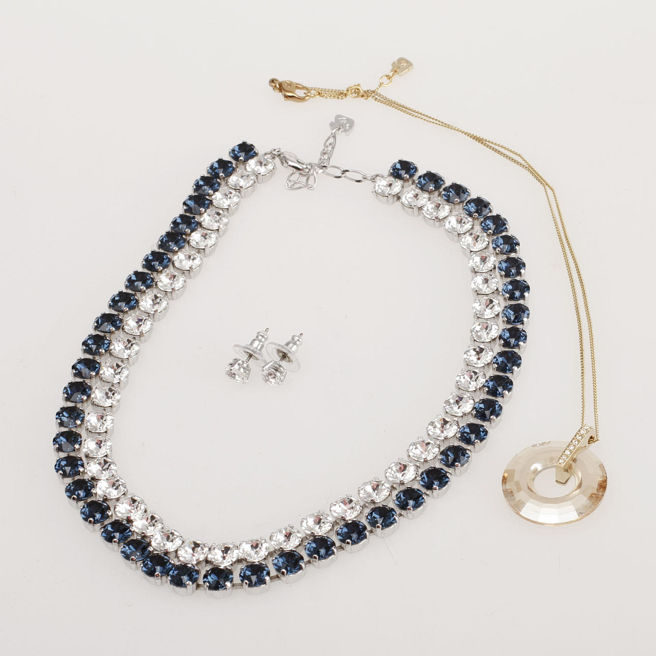 2 KAULAKORU ja KORVAKORU, Swarovski.
