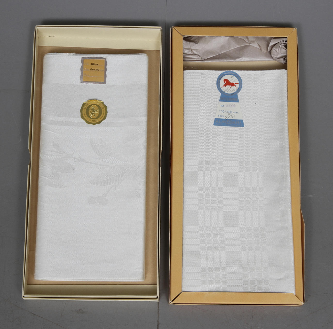 BORDSDUKAR, 2 st, linne, Oskarström och Almedahl.