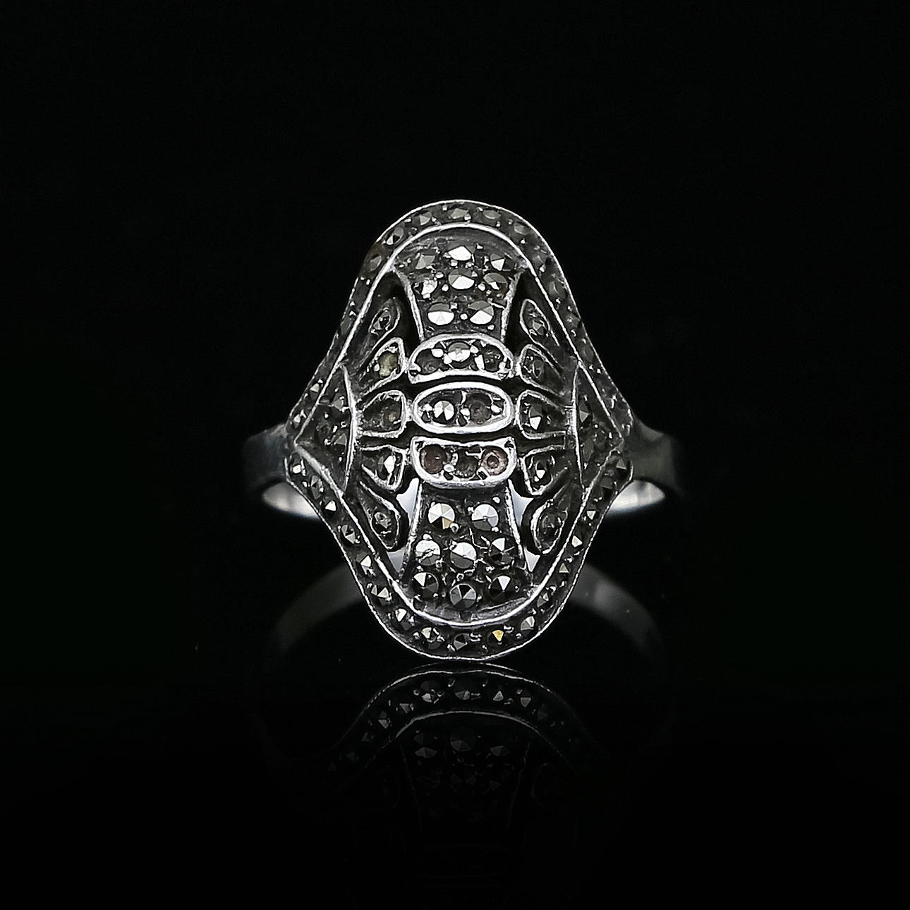 RING med markasiter, sterlingsilver.