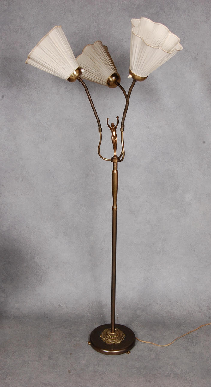 GOLVLAMPA, 1930-tal, med kvinnostatyett, original skärmar.