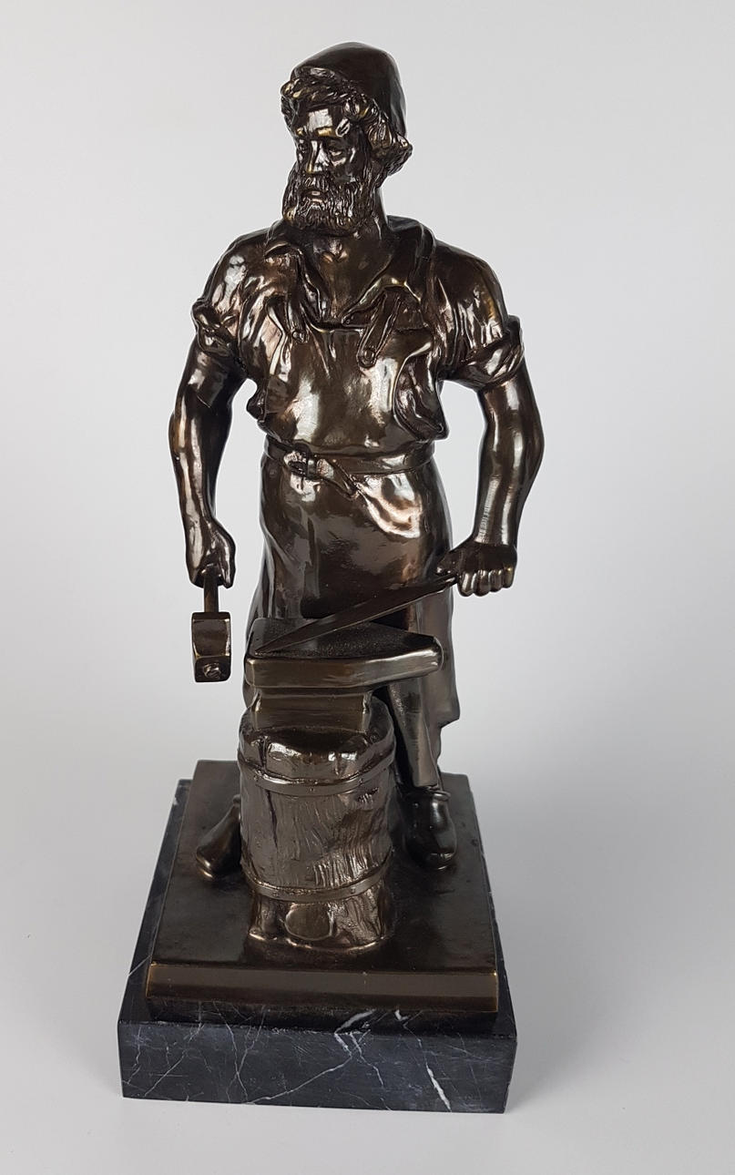 SMED MED HAMMARE OCH STÄD.