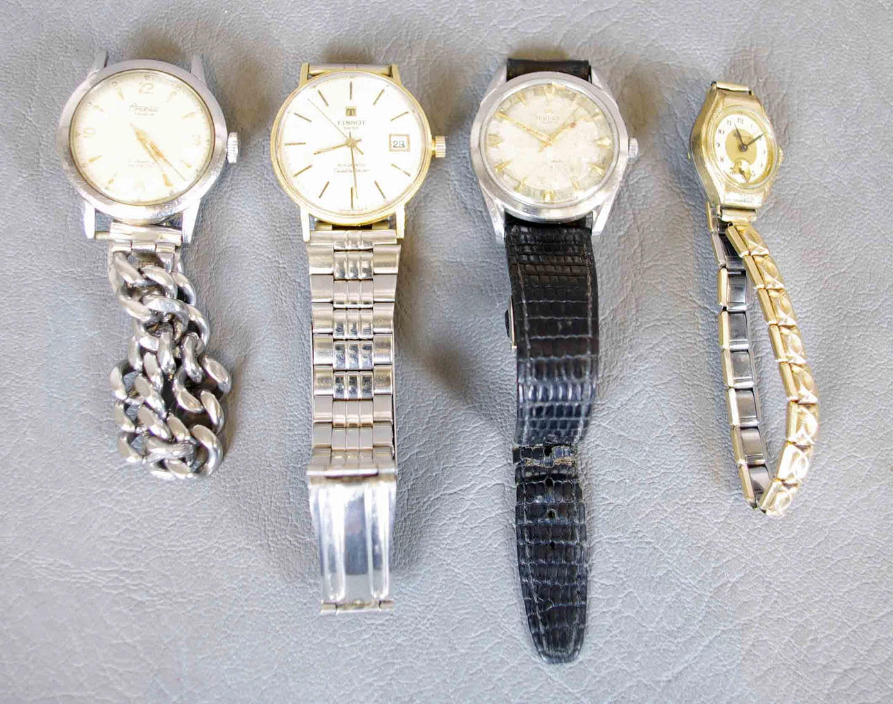 ARMBANDSUR, 4 stycken.