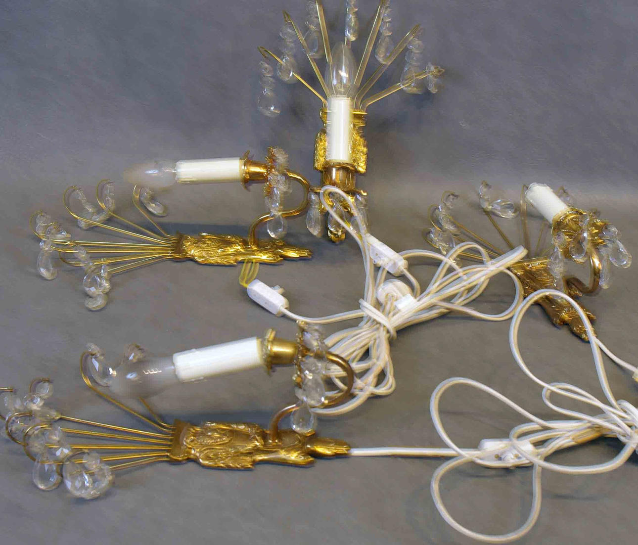 VÄGGLAMPETTER MED PRISMOR, 4 stycken.