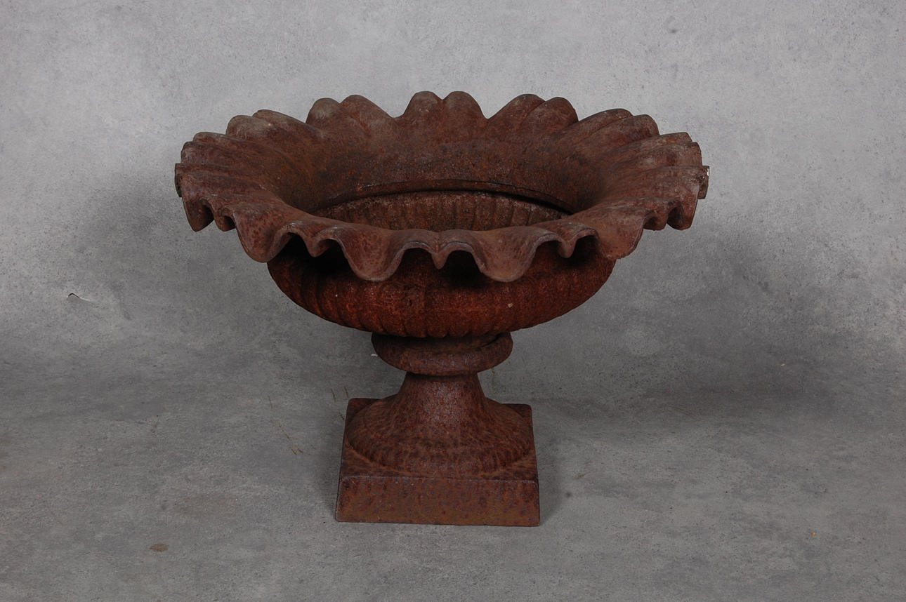 TRÄDGÅRDSURNA, gjutjärn, 1900-tal.