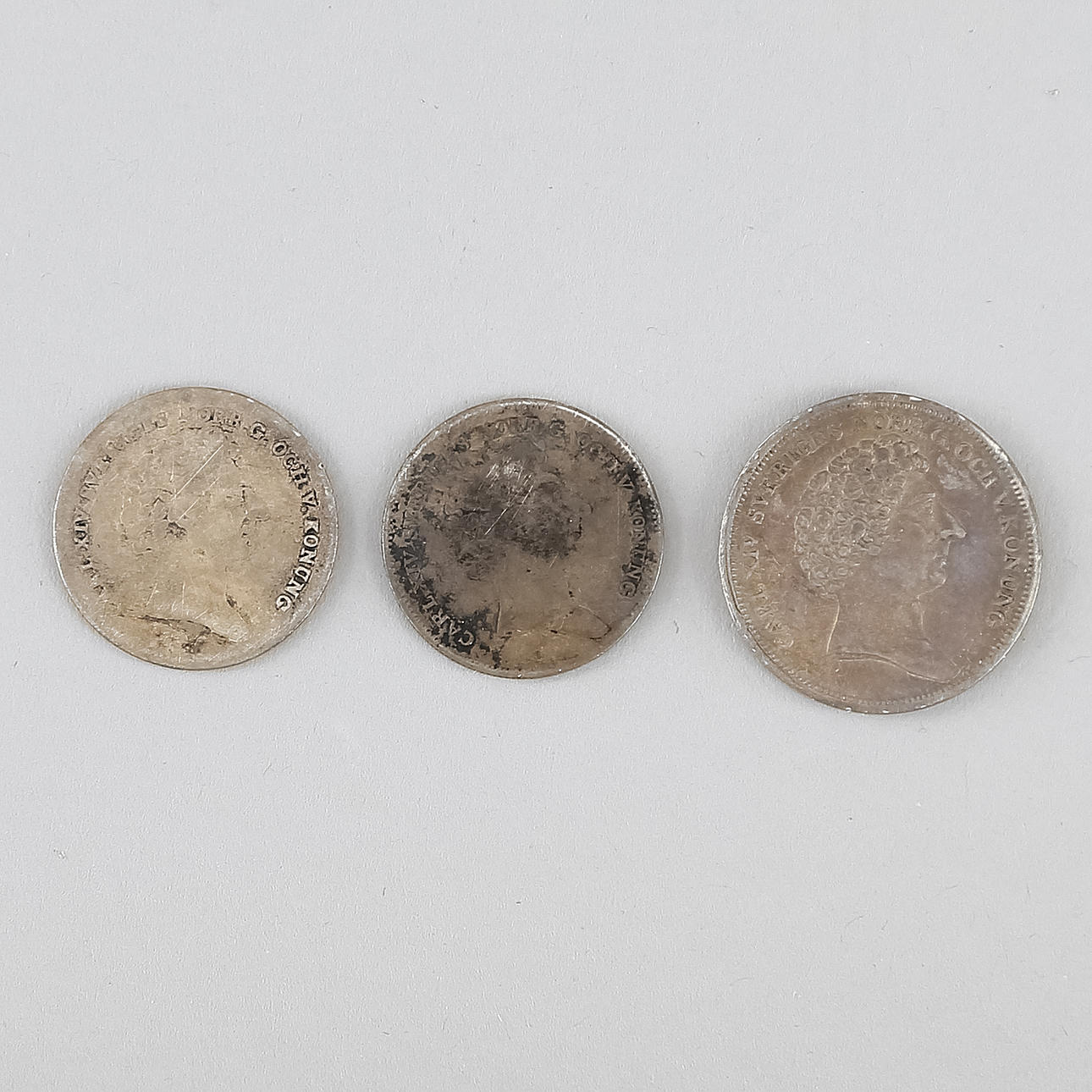 SILVERMYNT, Karl XIV Johan, 1/4 riksdaler specie 1831 samt 2 st 1/8 riksdaler specie 1832.