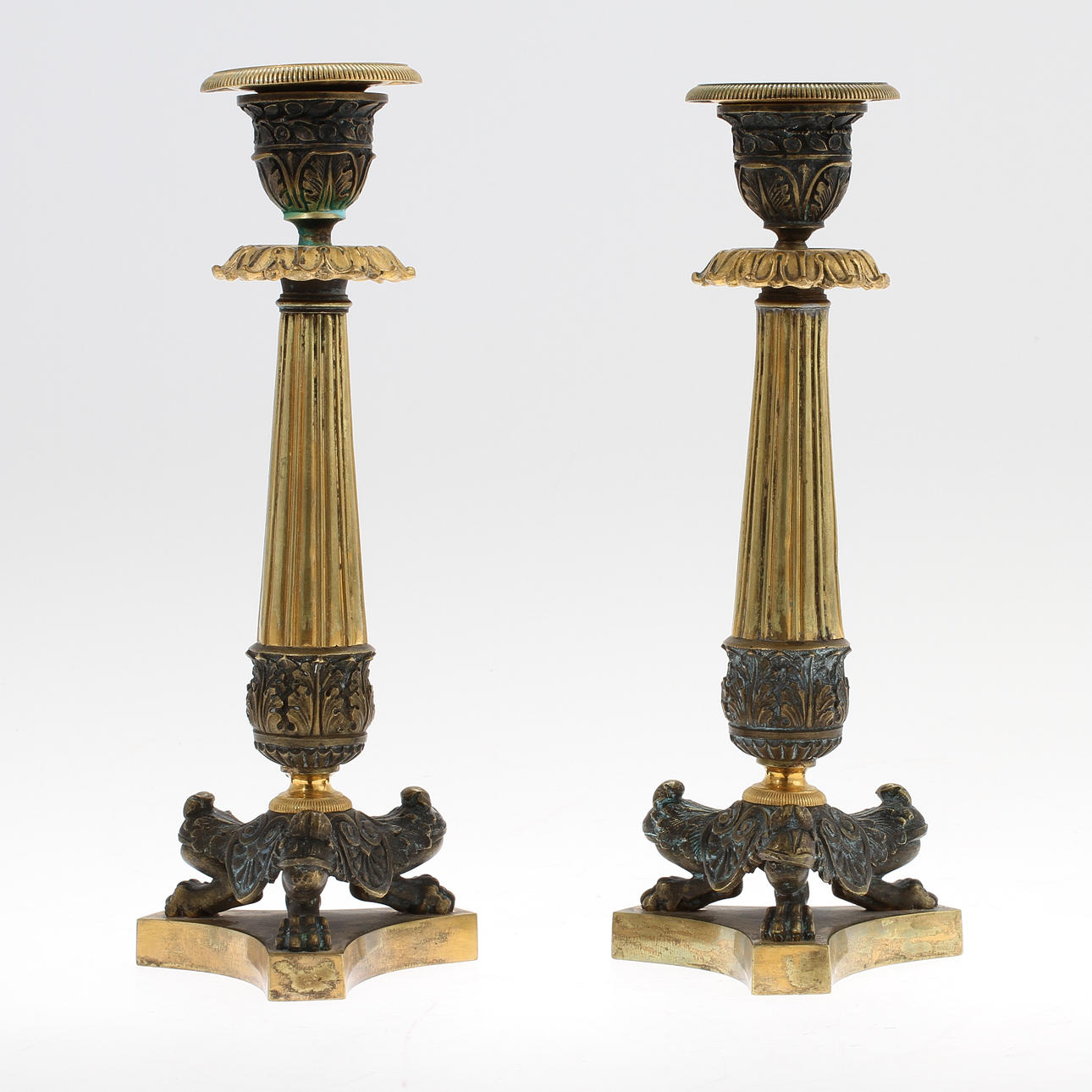 LJUSSTAKAR, 1 par, förgylld och svärtad metall, senempire 1800-tal.