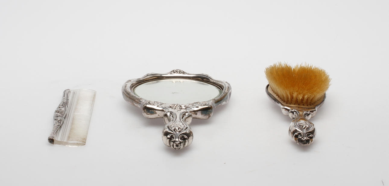 TOILETTEST, 3 delar, vitmetall, tidigt 1900-tal.