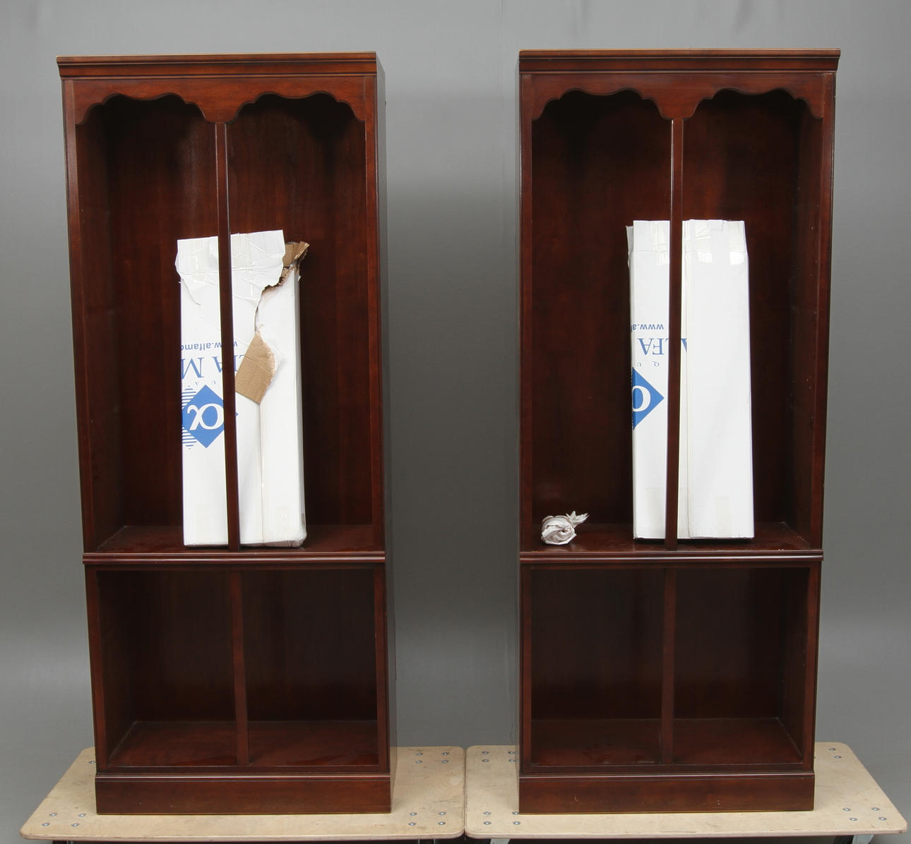 BOKHYLLOR 1 par, märkt "Charleton Cherry by Drexel USA, 1900/2000-tal.