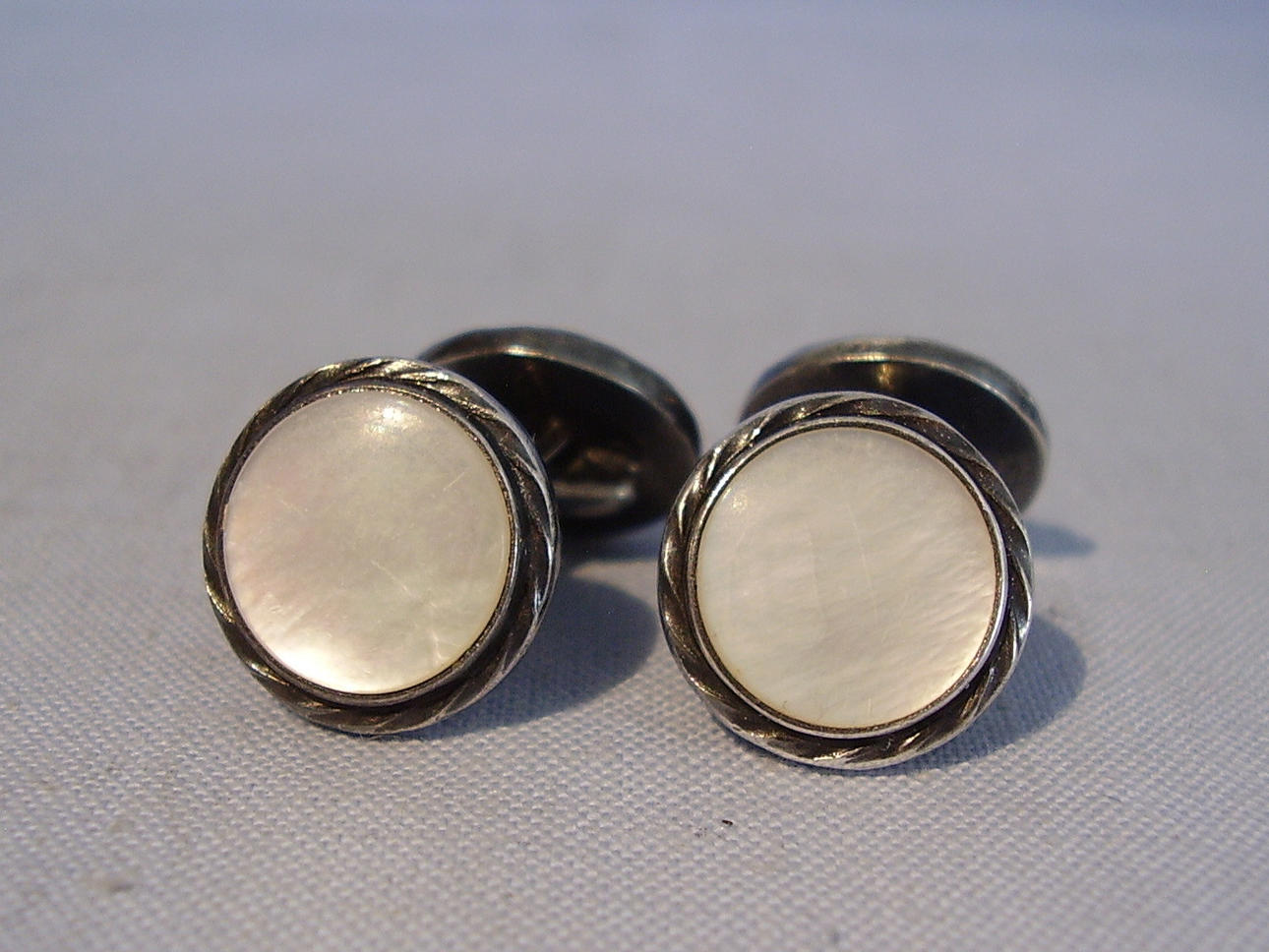 ANTIKE DOPPEL-MANSCHETTENKNÖPFE PERLMUTT.