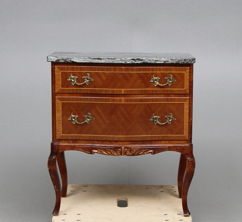 BYRÅ, rokokostil, 1900-talets andra hälft.