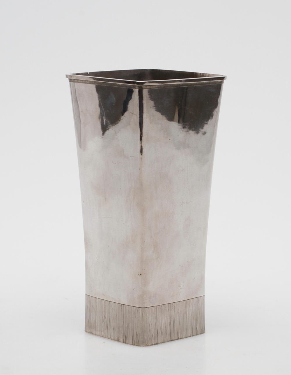 VAS, silver, Öhmans ädelsmide Eftr AB, Lycksele 1969, vikt ca 377,6 gram.