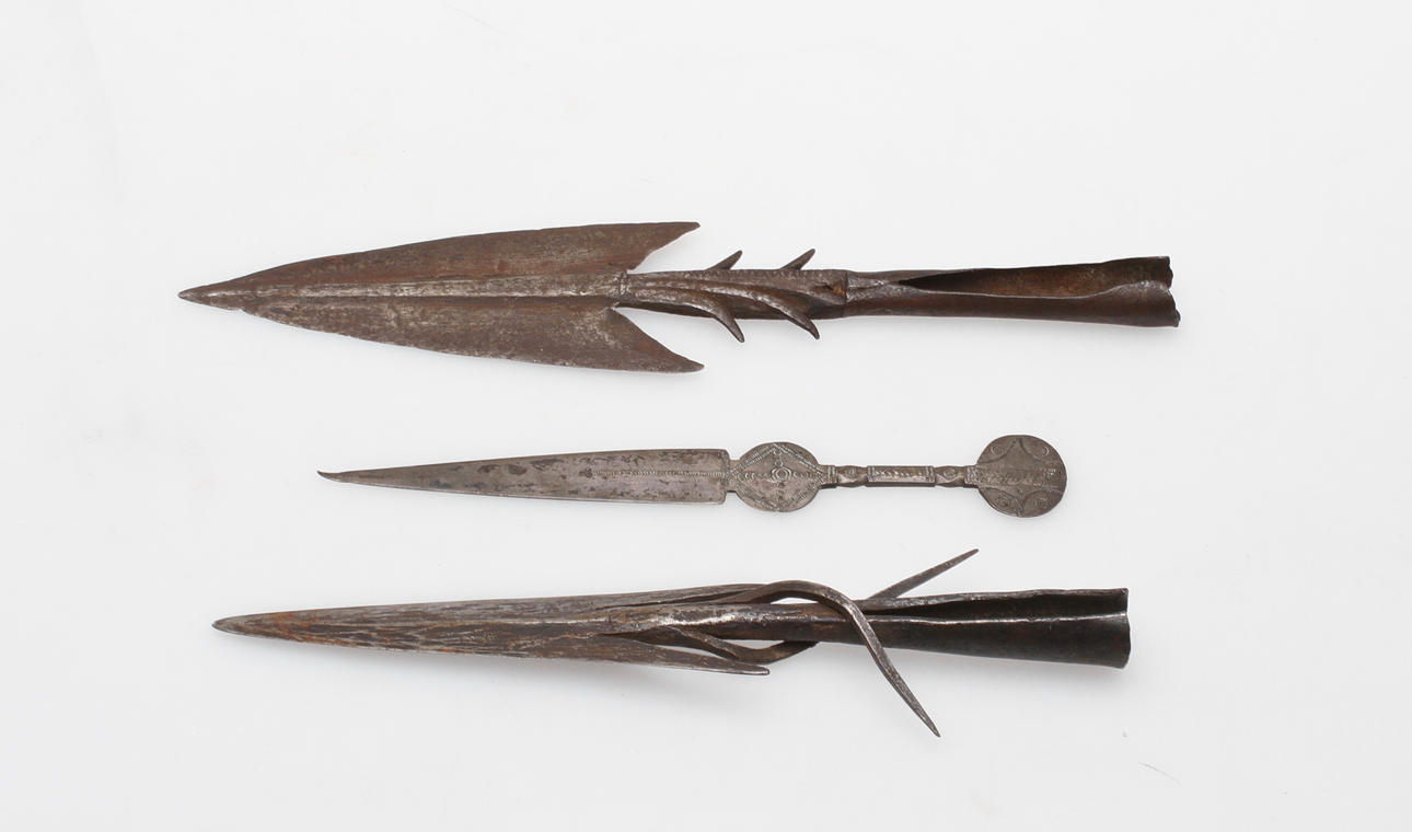 SPJUTSPETSAR, 3 st, Afrika, 1900-talets första hälft.