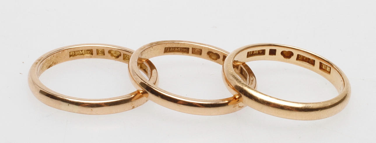 RINGAR, 3 st, 20k guld, vikt ca 12,2 gram.