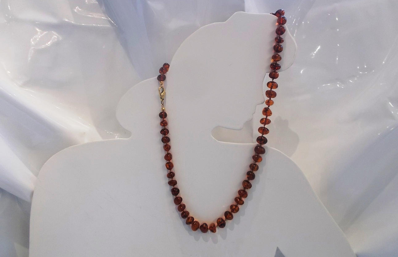 GRADIENT BÄRNSTEN HALSBAND MED GULD LÅS.