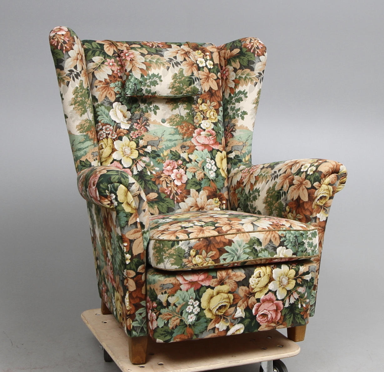 ÖRONLAPPSFÅTÖLJ, Dux.