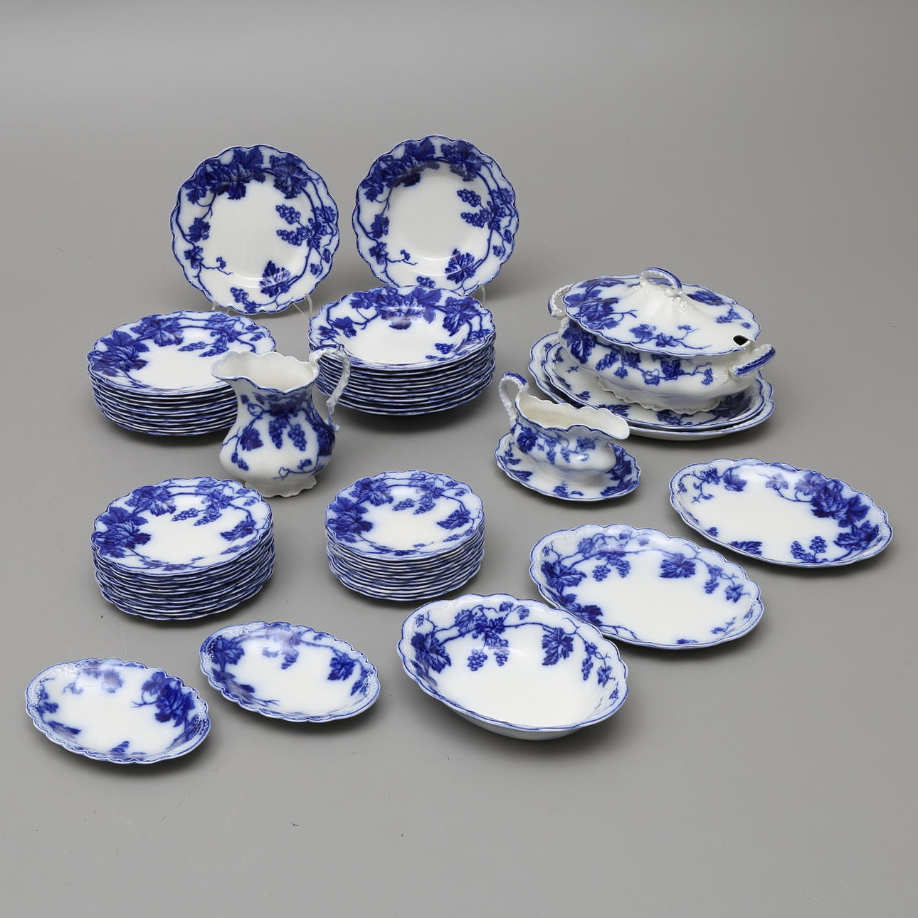 DINING SERVICE, "WARWICK", JOHNSON BROS, ENGLAND.